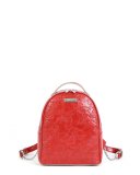 Červený batoh s vtištěným vzorem
